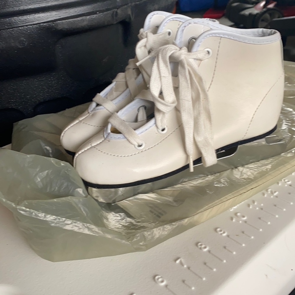 Ice skates brand new